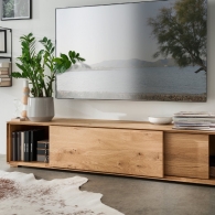 Závěsný široký dubový TV stolek KLAUD - 4