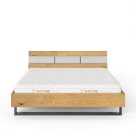 Dubová posteľ s čiastočne čalúneným čelom na oceľových podnožiach - 26227